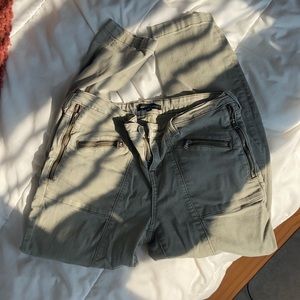 Kendall and Kylie green skinny capri pants